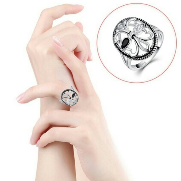 AAA Black Spinel & White Topaz Fleur-De-Lis Ring - Picture 3 of 3